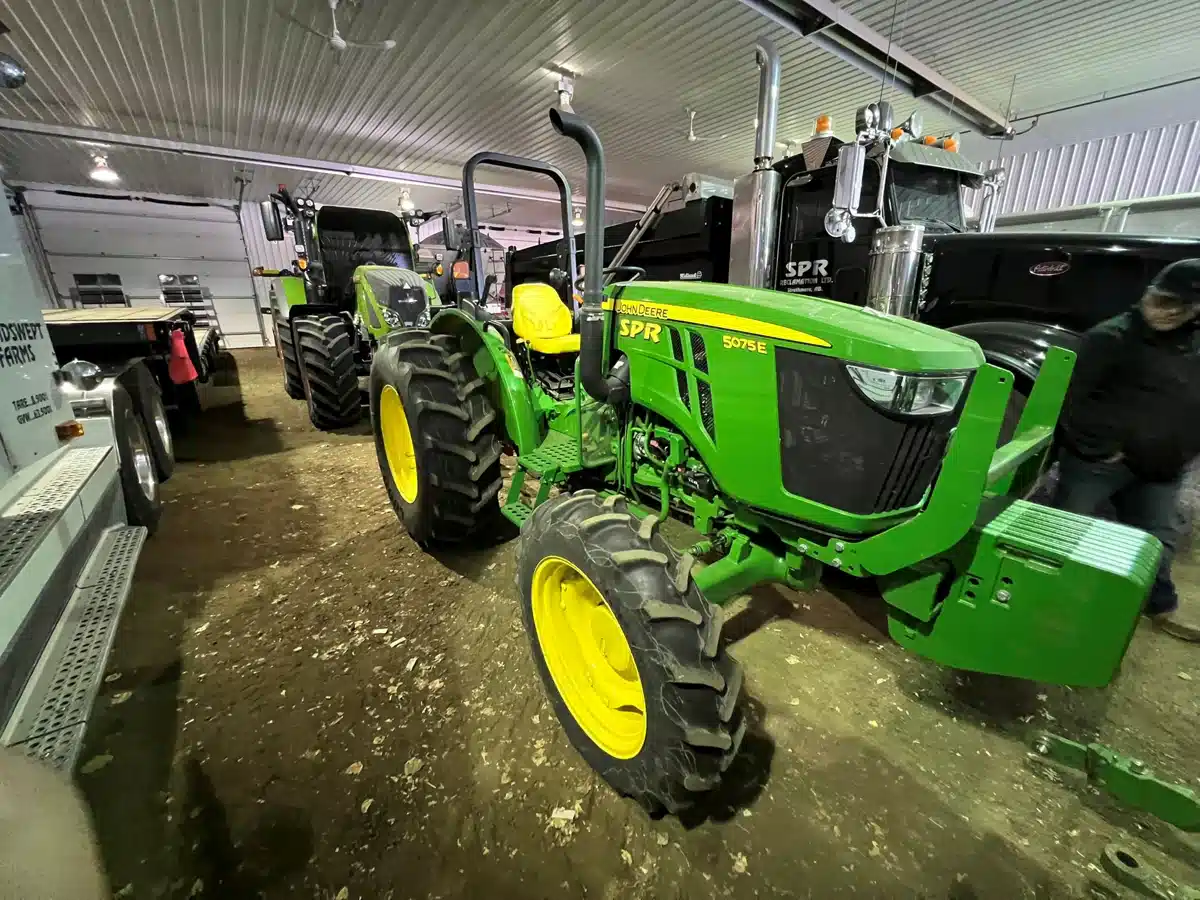 Gallery image 2 for 2015 John Deere 5075E Tractor