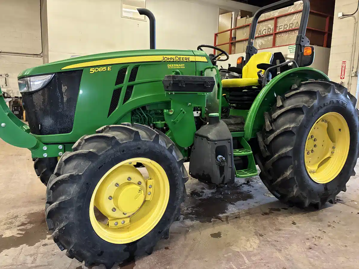 Gallery image 1 for 2015 John Deere 5085E Tractor