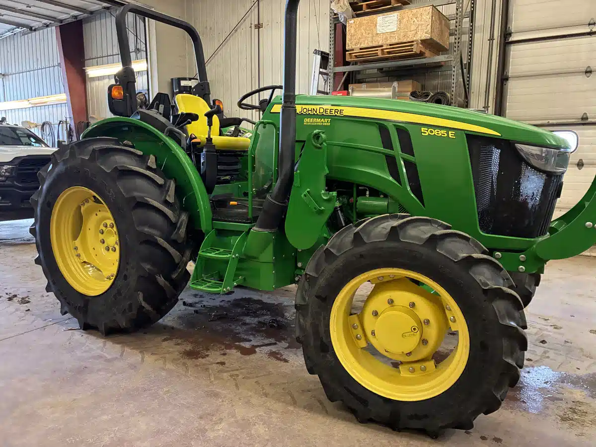 Gallery image 2 for 2015 John Deere 5085E Tractor