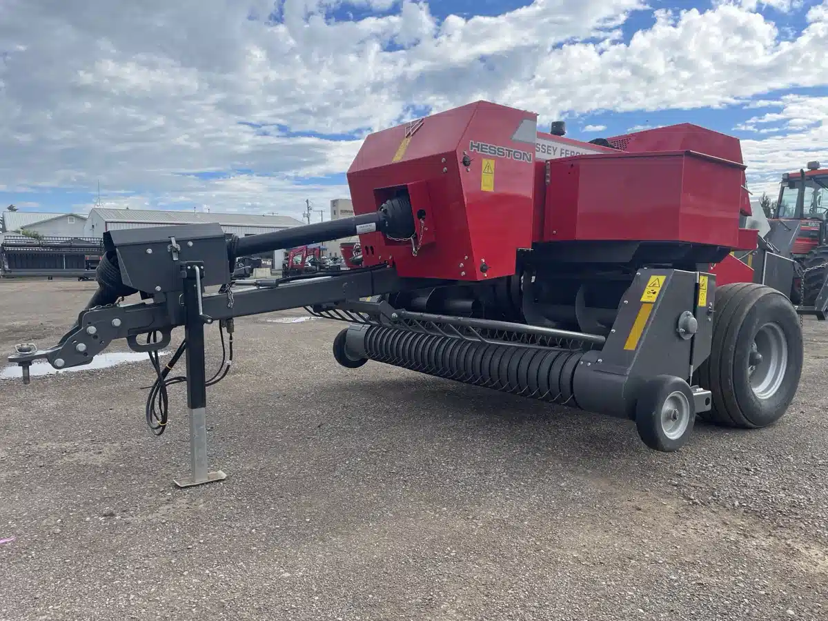Gallery image 2 for 2024 Massey Ferguson 1842S Square Baler - Small