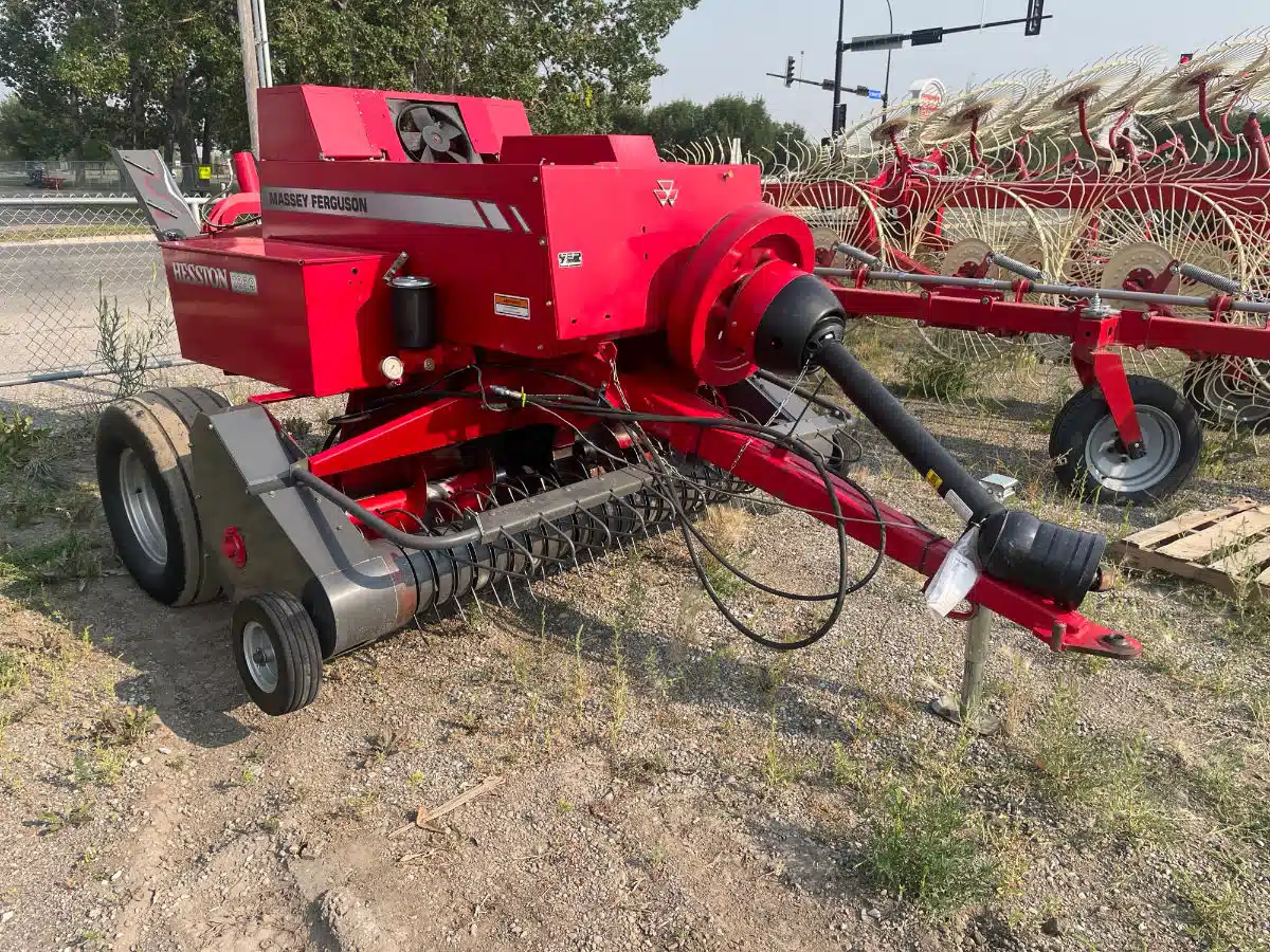 Gallery image 2 for 2010 Massey Ferguson 1839 Square Baler - Small