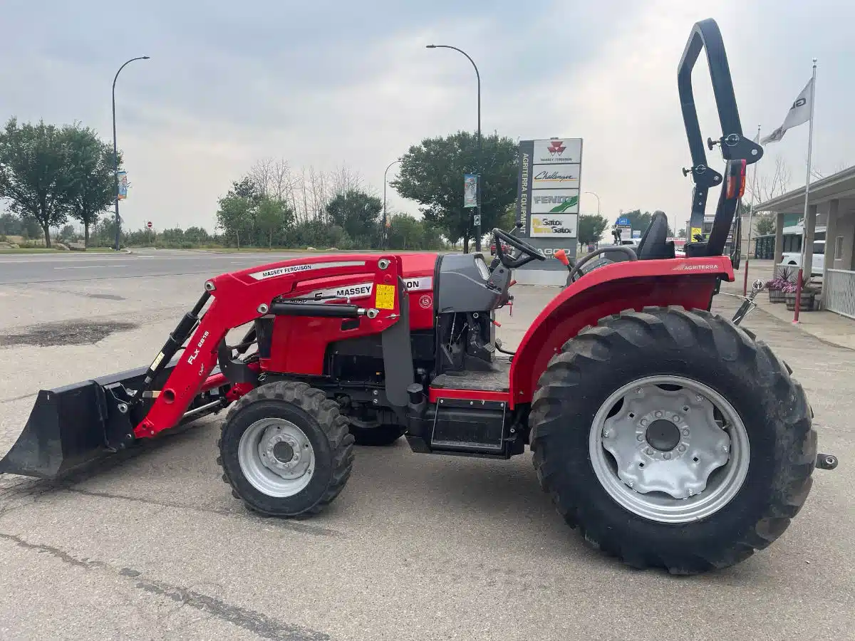 Photo de la Galerie 2 pour 2021 Massey Ferguson 2850M Tracteur