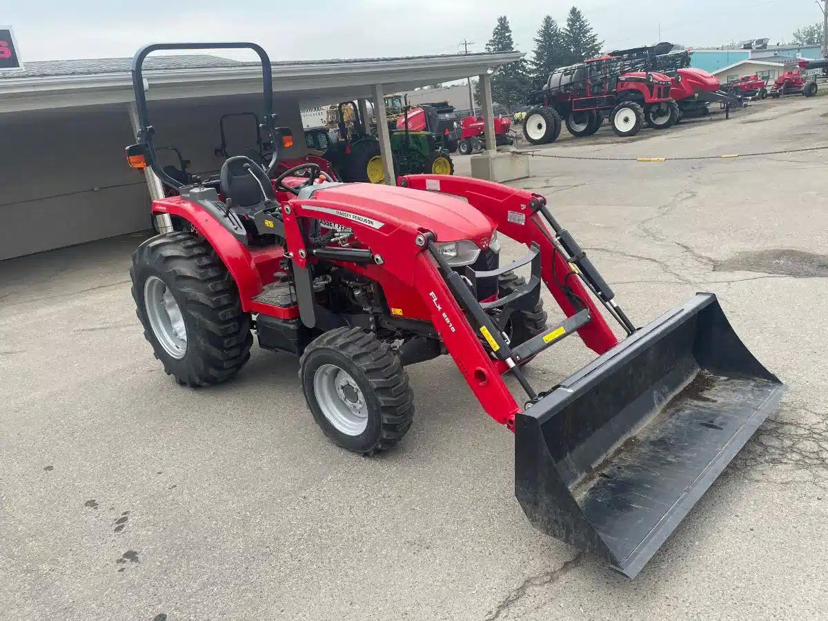 Photo de la Galerie 1 pour 2021 Massey Ferguson 2850M Tracteur
