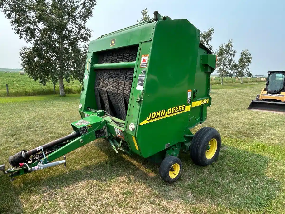Photo de la Galerie 1 pour 2000 John Deere 557 Presse à Balle Ronde