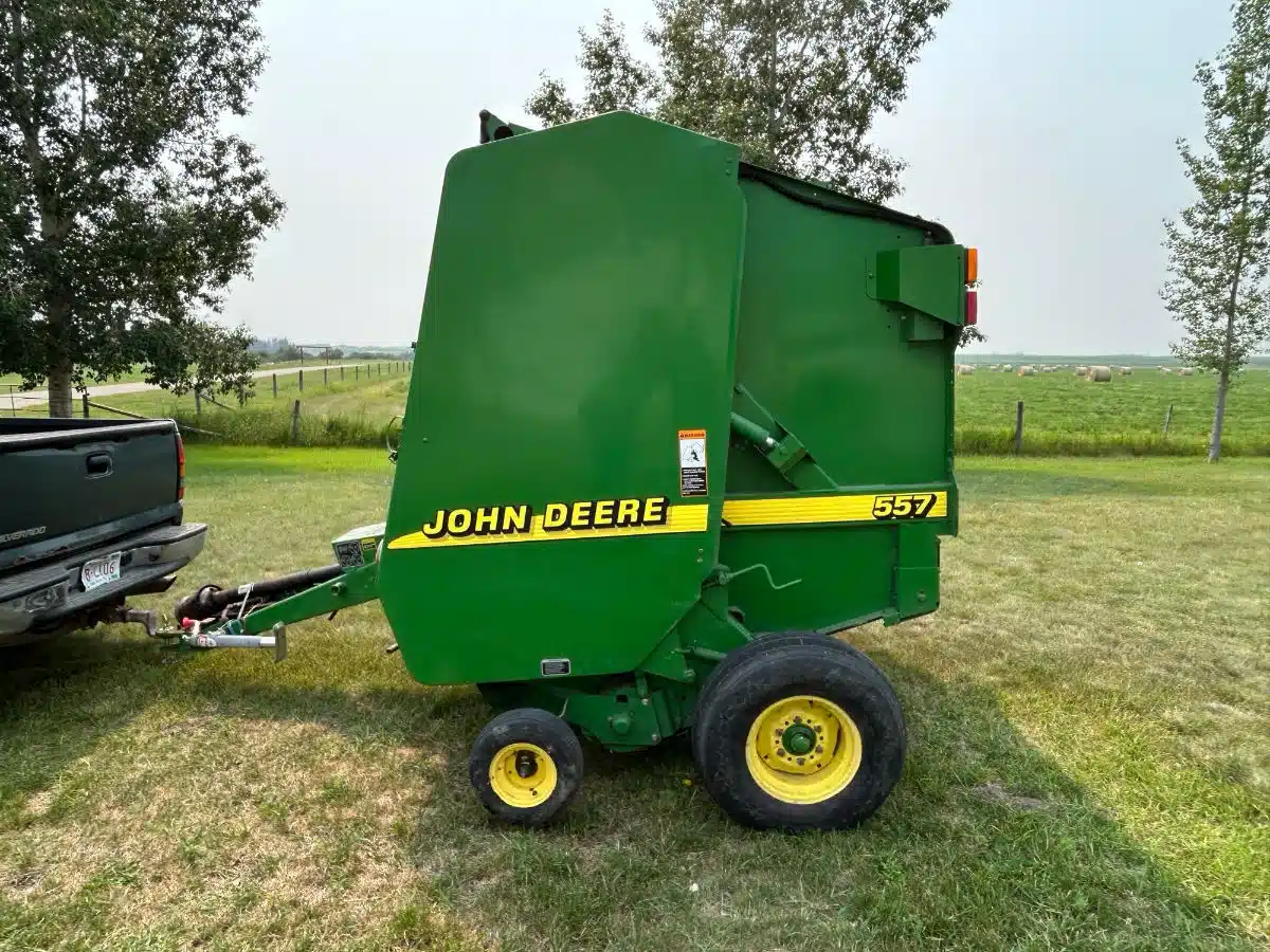 Photo de la Galerie 2 pour 2000 John Deere 557 Presse à Balle Ronde