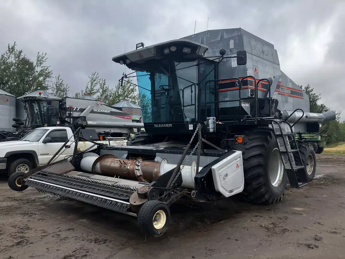Gallery image 1 for 1995 Gleaner R72 Combine