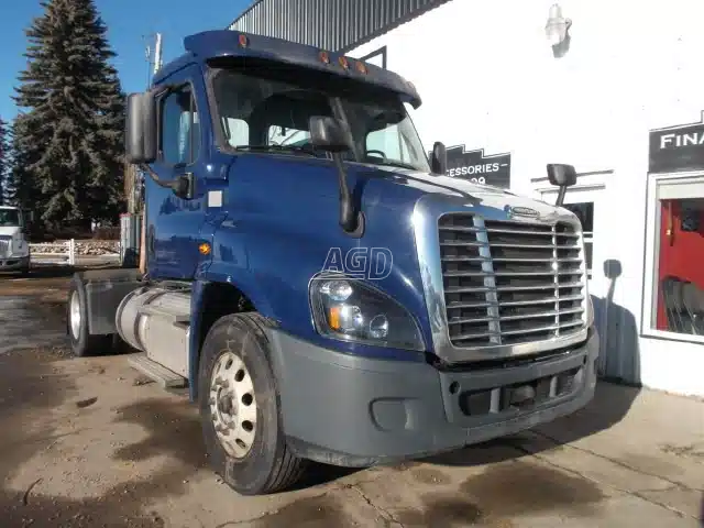 Gallery image 1 for Used 2017 Freightliner Cascadia Semi-Truck