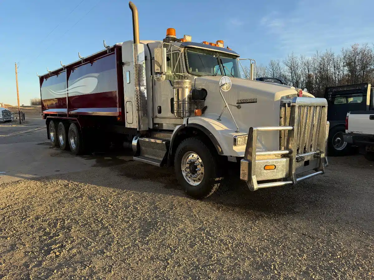 Gallery image 2 for Used 2013 Kenworth T300 Truck - Grain