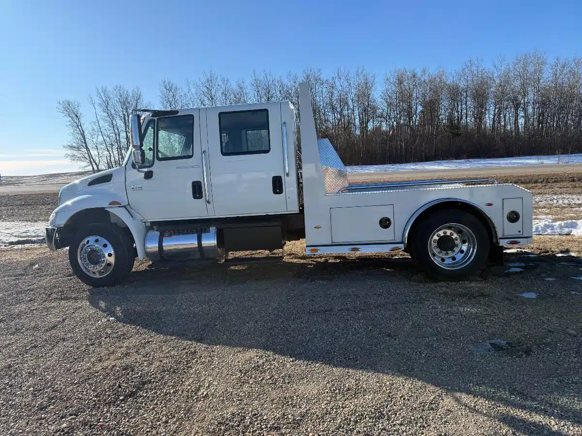 Gallery image 2 for 2006 International 4300 sport chassis Truck - Flatbed