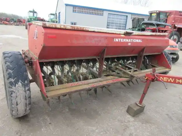 Gallery image 2 for Used International Harvester 510 Drill