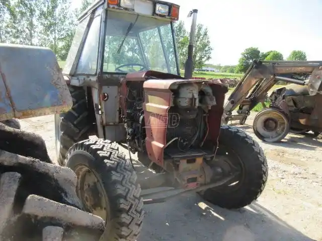 Gallery image 2 for Used 1976 Universal 445 Tractor