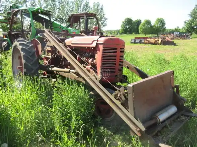 Gallery image 2 for Used 1952 International Harvester Super C Tractor