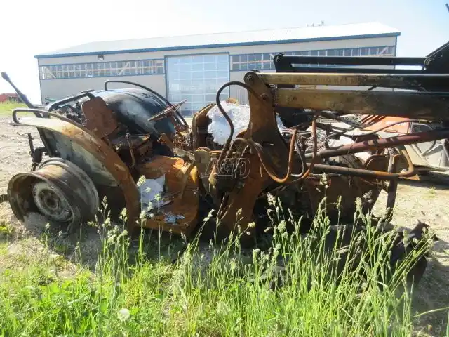 Gallery image 2 for Used 2006 New Holland TN85FA Tractor