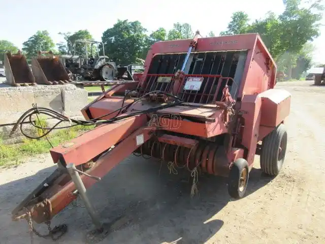 Gallery image 1 for Used New Idea 484 Round Baler