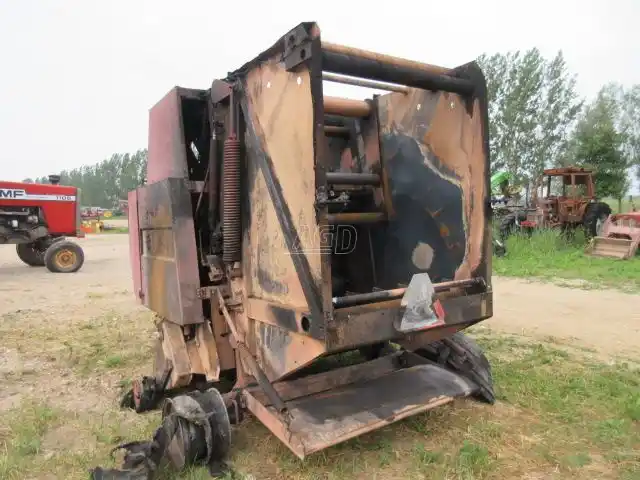 Gallery image 2 for Used New Holland 644 Round Baler