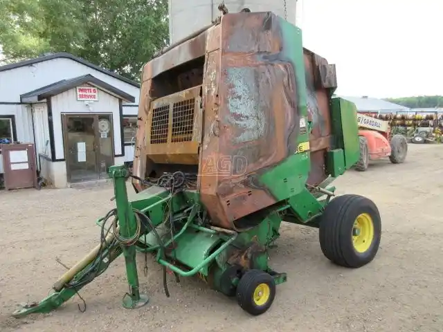Gallery image 2 for Used John Deere 582 Round Baler