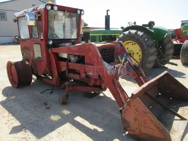 Gallery image 2 for Used 1973 International Harvester 544 Tractor