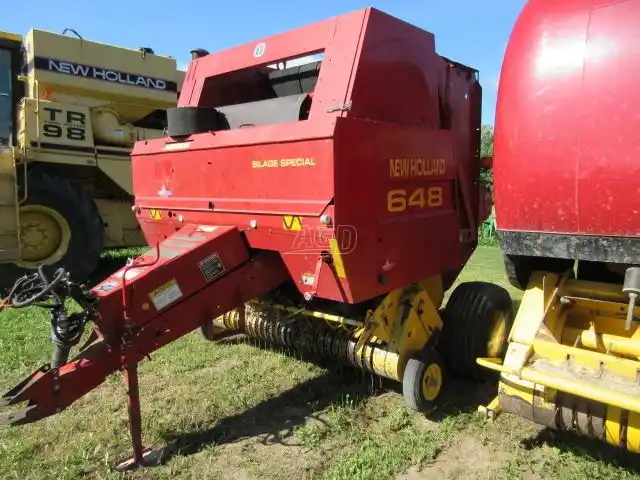 Gallery image 2 for Used New Holland 648 Round Baler