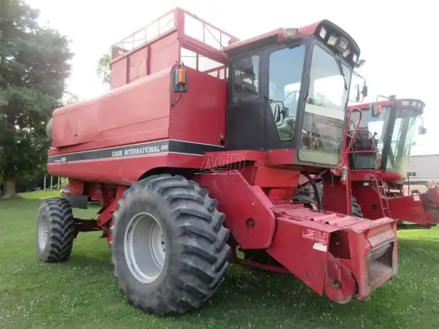 Gallery image 2 for Used 1990 Case IH 1660 Combine