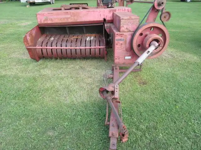 Gallery image 1 for Used Massey Ferguson 12 Square Baler - Small