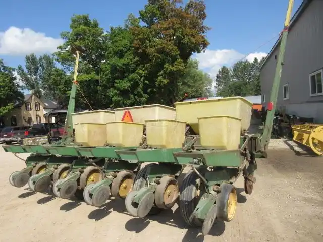 Gallery image 2 for Used John Deere 7000 Planter