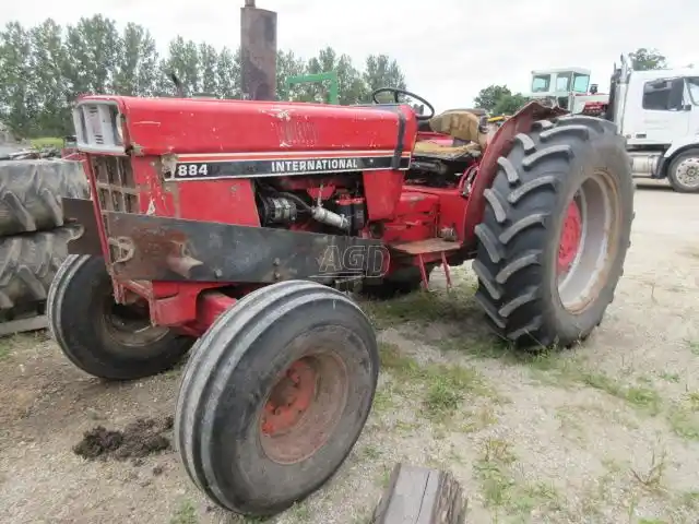 Gallery image 1 for 1980 International Harvester 884 Tractor
