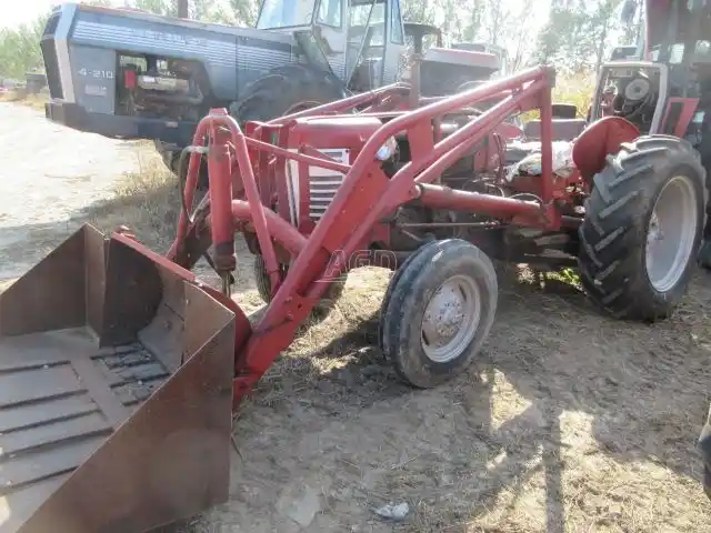 Gallery image 2 for Used 1958 Case IH 330 Tractor
