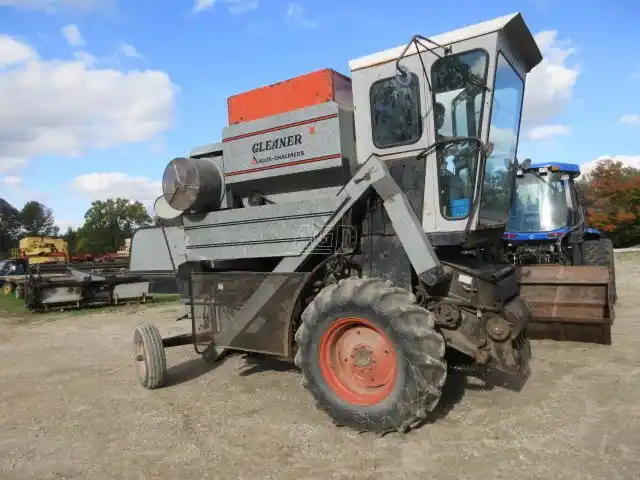 Gallery image 2 for Used 1970 Gleaner K Combine