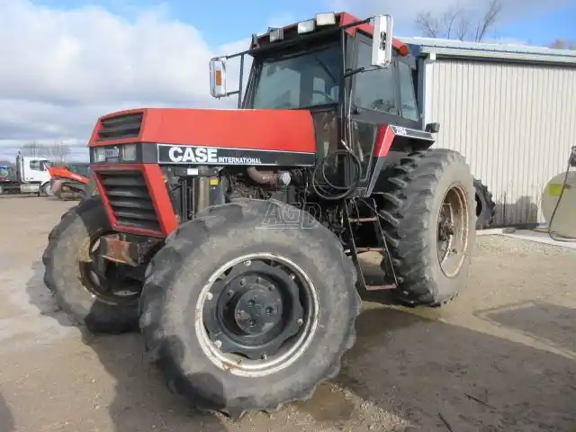 Gallery image 1 for Used 1987 Case IH 2294 Tractor