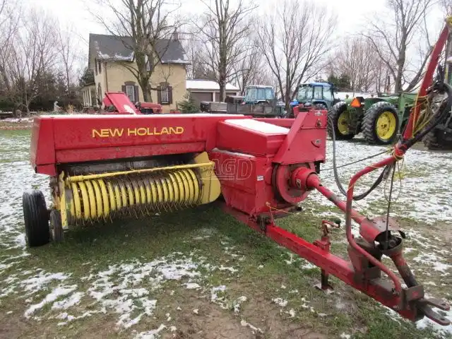Gallery image 1 for Used New Holland 315 Square Baler - Small