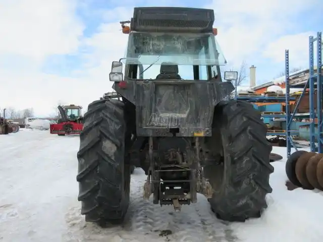 Gallery image 2 for Used 1984 Case IH 2294 Tractor