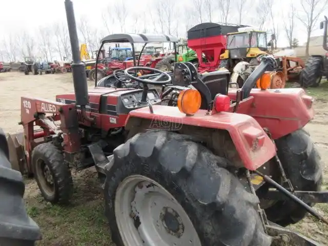 Gallery image 2 for Used 1988 Case IH 245 Tractor