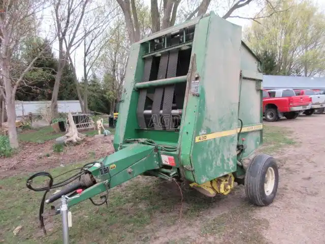 Gallery image 1 for Used John Deere 430 Round Baler