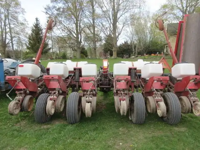 Gallery image 2 for Used White 5100 Planter