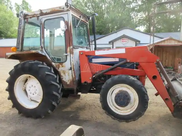 Gallery image 1 for Used Universal 445 DT Tractor