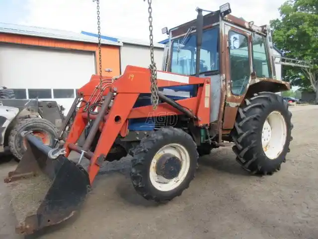 Gallery image 2 for Used Universal 445 DT Tractor