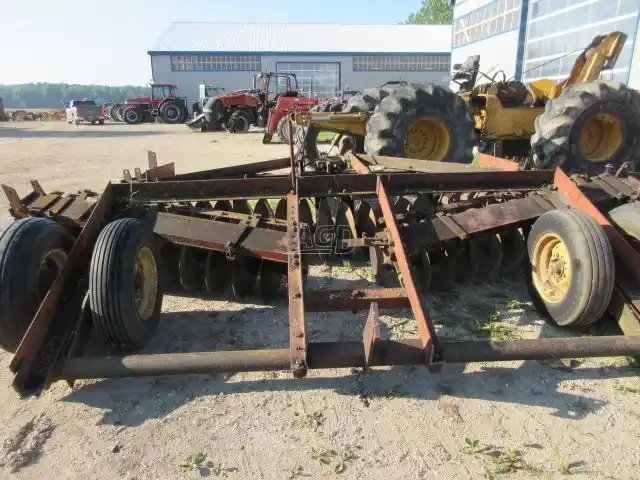 Gallery image 2 for Used International Harvester 470 Disc