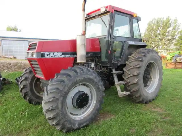 Gallery image 2 for Used 1984 Case 2094 Tractor