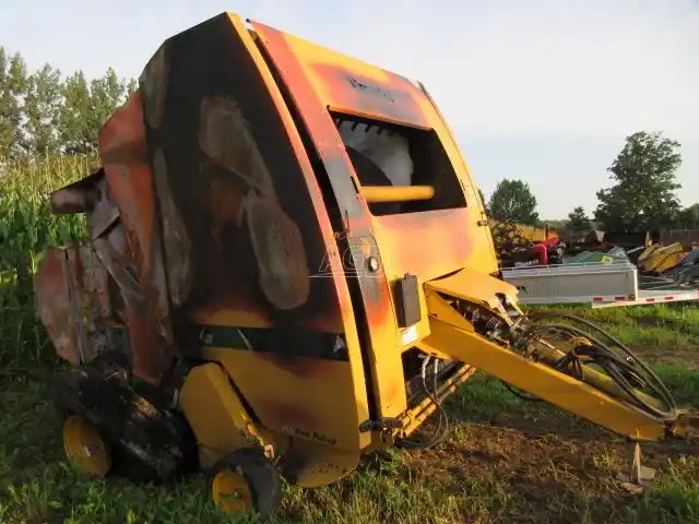 Gallery image 2 for Used Vermeer 605N Round Baler