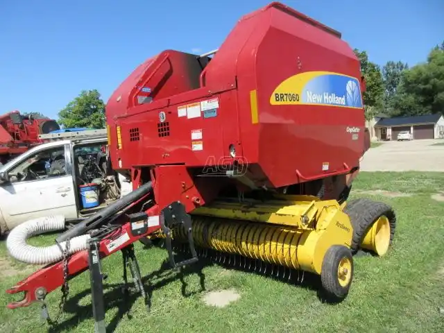 Gallery image 1 for 2014 New Holland BR7060 Round Baler