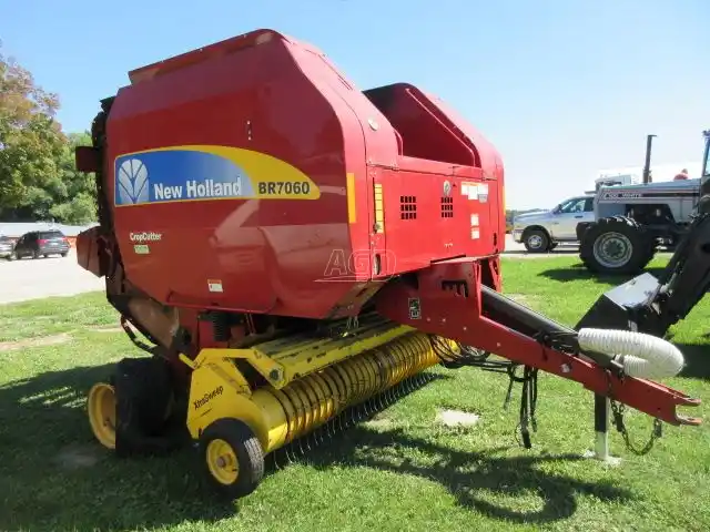 Gallery image 2 for 2014 New Holland BR7060 Round Baler
