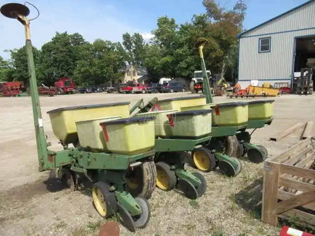 Gallery image 2 for Used John Deere 7000 Planter