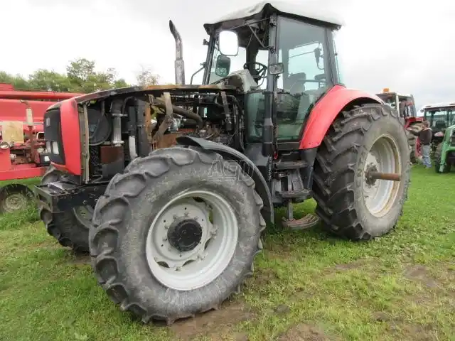 Gallery image 1 for Used 2000 Massey Ferguson 8240 Tractor
