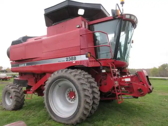 Gallery image 2 for Used 2000 Case IH 2388 Combine