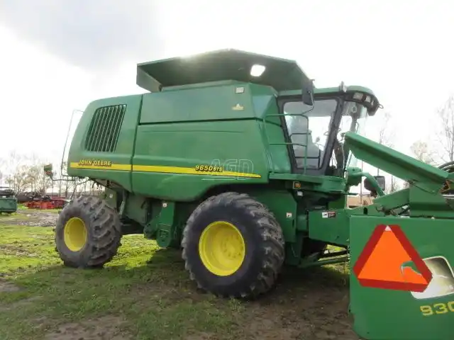 Gallery image 2 for Used 2000 John Deere 9650 STS Combine