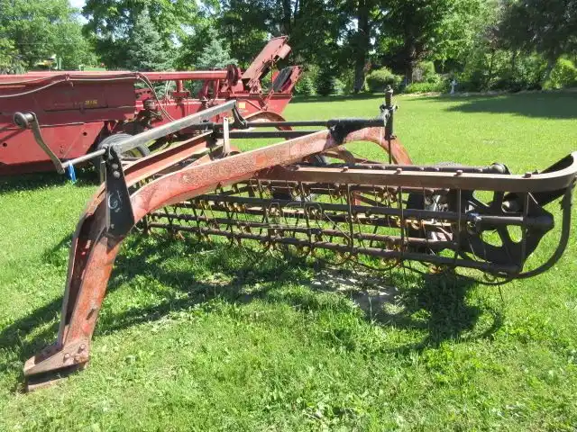 Gallery image 1 for Used New Idea 400 Rake
