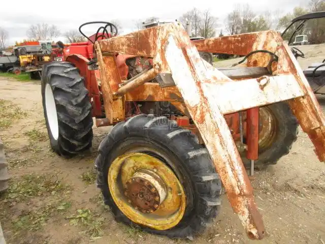 Gallery image 2 for Used 1973 White 1365 Tractor