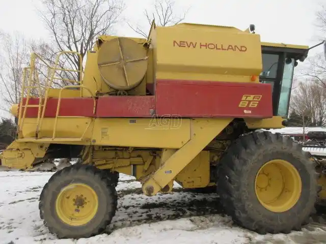 Gallery image 2 for 1988 New Holland TR86 Combine