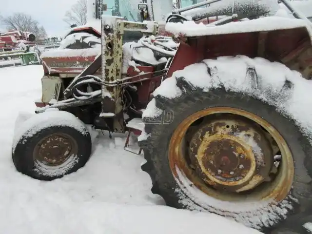 Gallery image 1 for Used International Harvester 454 Tractor