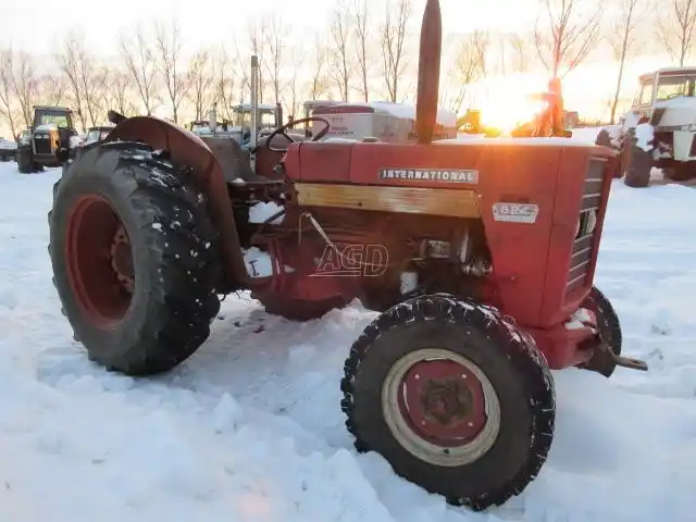 Gallery image 2 for Used 1967 International Harvester 624 Tractor